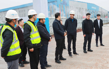 南溪經(jīng)開(kāi)區(qū)黨工委副書記、管委會(huì)主任李勇一行蒞臨遠(yuǎn)東股份宜賓智能產(chǎn)業(yè)園調(diào)研指導(dǎo)